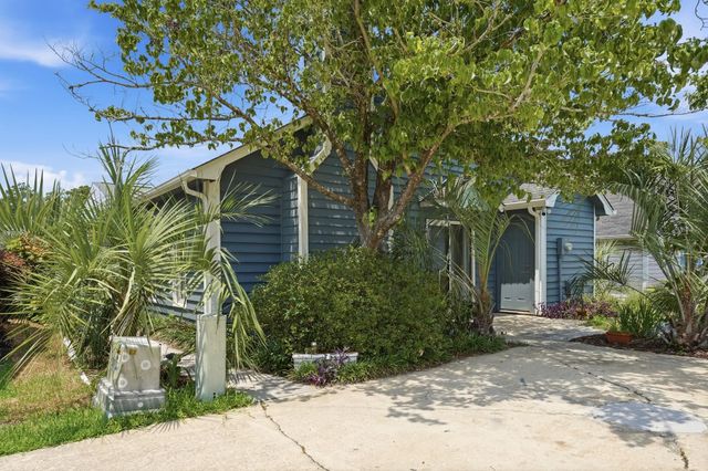 906 Tiffany Ln., North Myrtle Beach, SC 29582
