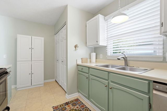 906 Tiffany Ln., North Myrtle Beach, SC 29582