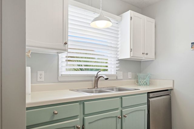 906 Tiffany Ln., North Myrtle Beach, SC 29582