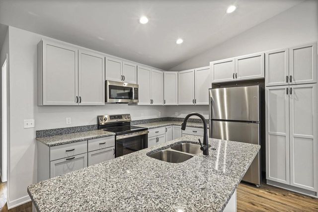 400 Orchid Avenue, Stoughton, WI 53589