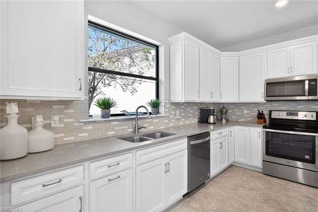 2306 Tangerine LN, Naples, FL 34120