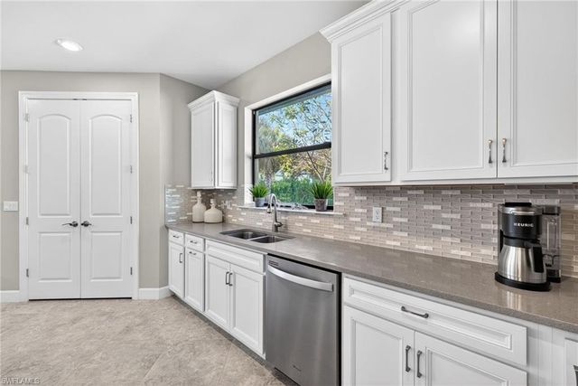 2306 Tangerine LN, Naples, FL 34120