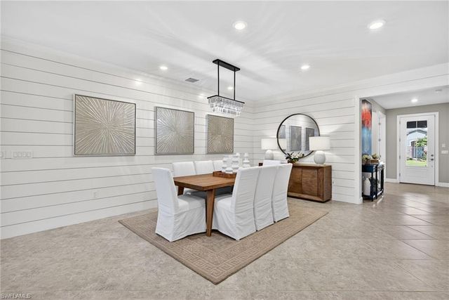 2306 Tangerine LN, Naples, FL 34120