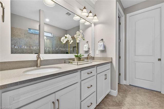 2306 Tangerine LN, Naples, FL 34120