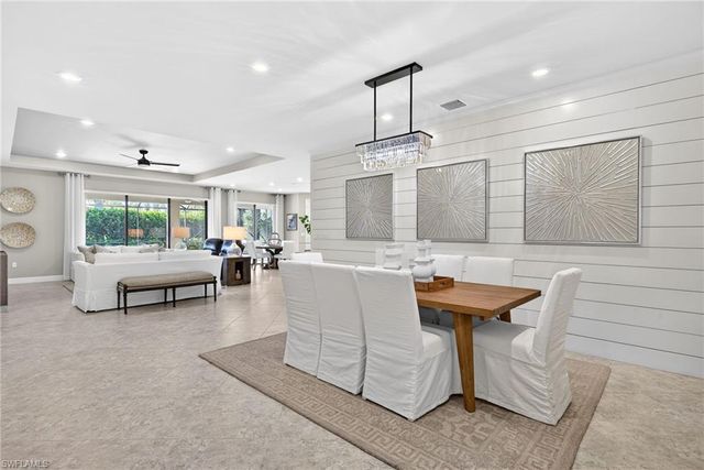 2306 Tangerine LN, Naples, FL 34120