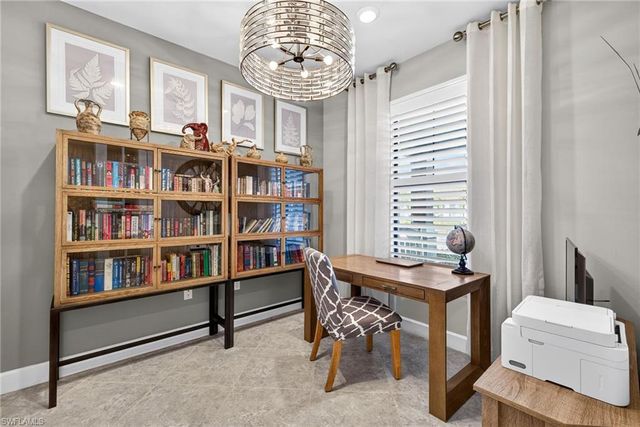 2306 Tangerine LN, Naples, FL 34120