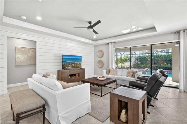 2306 Tangerine LN, Naples, FL 34120