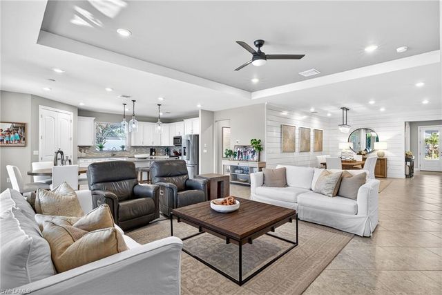 2306 Tangerine LN, Naples, FL 34120