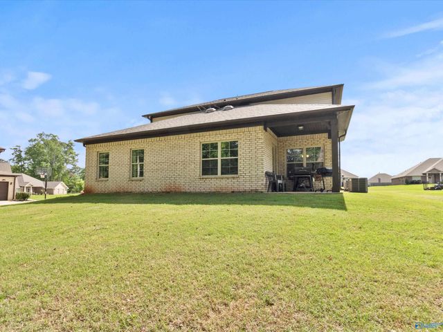 190 Summit Lakes Drive, Athens, AL 35613