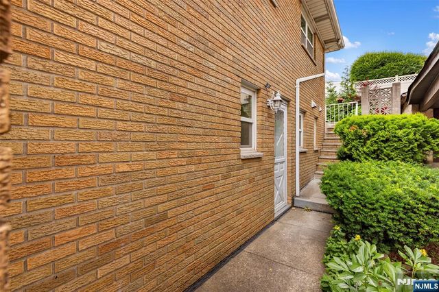 1042 Harvard Place, Fort Lee, NJ 07024