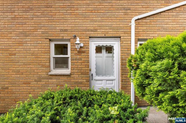 1042 Harvard Place, Fort Lee, NJ 07024