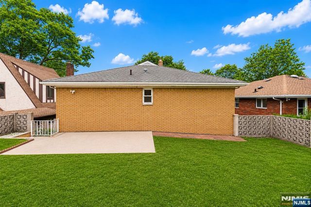 1042 Harvard Place, Fort Lee, NJ 07024