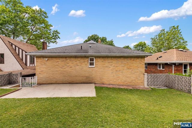1042 Harvard Place, Fort Lee, NJ 07024
