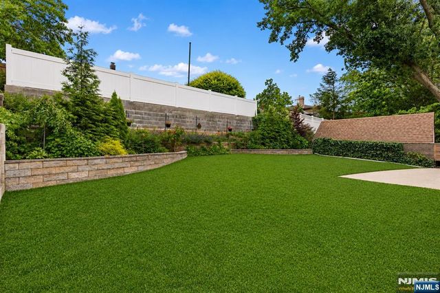 1042 Harvard Place, Fort Lee, NJ 07024