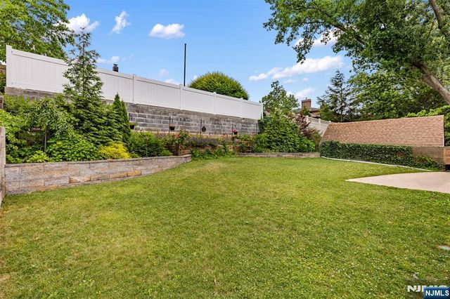 1042 Harvard Place, Fort Lee, NJ 07024