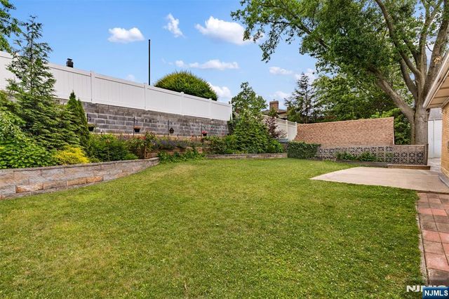 1042 Harvard Place, Fort Lee, NJ 07024