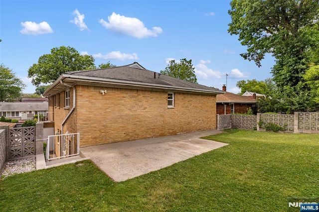 1042 Harvard Place, Fort Lee, NJ 07024