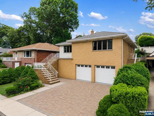 1042 Harvard Place, Fort Lee, NJ 07024
