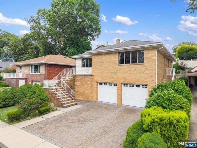 1042 Harvard Place, Fort Lee, NJ 07024