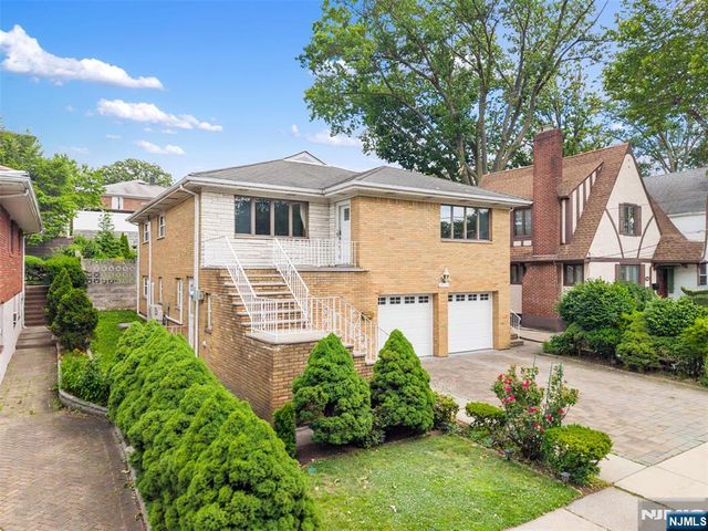 1042 Harvard Place, Fort Lee, NJ 07024
