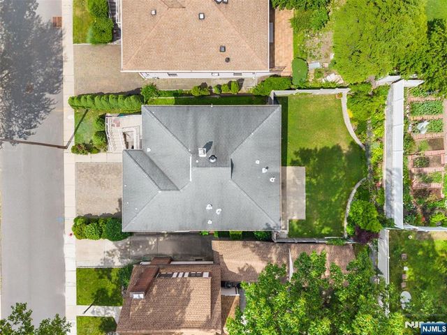1042 Harvard Place, Fort Lee, NJ 07024