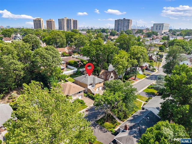 1042 Harvard Place, Fort Lee, NJ 07024