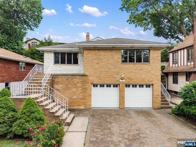 1042 Harvard Place, Fort Lee, NJ 07024