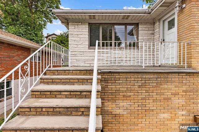 1042 Harvard Place, Fort Lee, NJ 07024