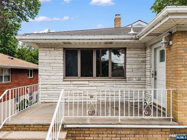 1042 Harvard Place, Fort Lee, NJ 07024