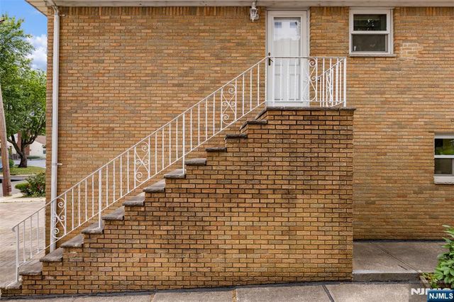 1042 Harvard Place, Fort Lee, NJ 07024