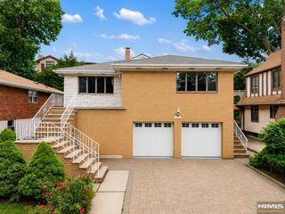 1042 Harvard Place, Fort Lee, NJ 07024