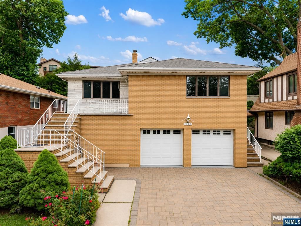 1042 Harvard Place, Fort Lee, NJ 07024