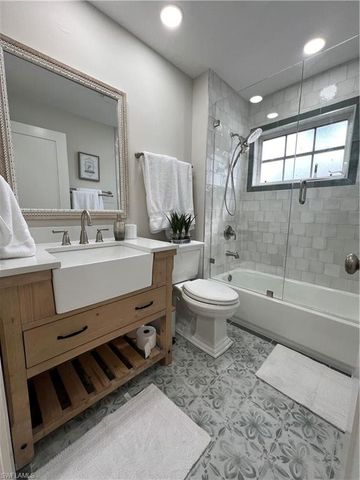 7087 Barrington CIR 201, Naples, FL 34108