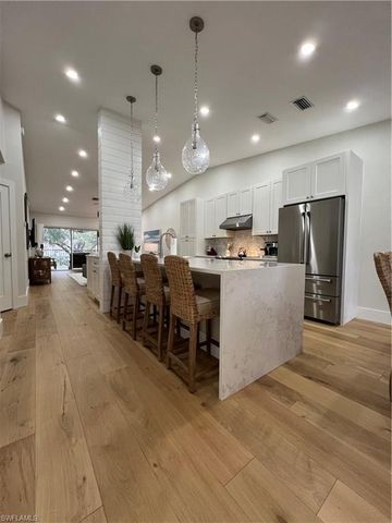 7087 Barrington CIR 201, Naples, FL 34108