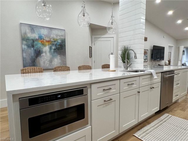 7087 Barrington CIR 201, Naples, FL 34108