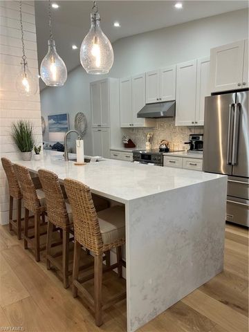 7087 Barrington CIR 201, Naples, FL 34108
