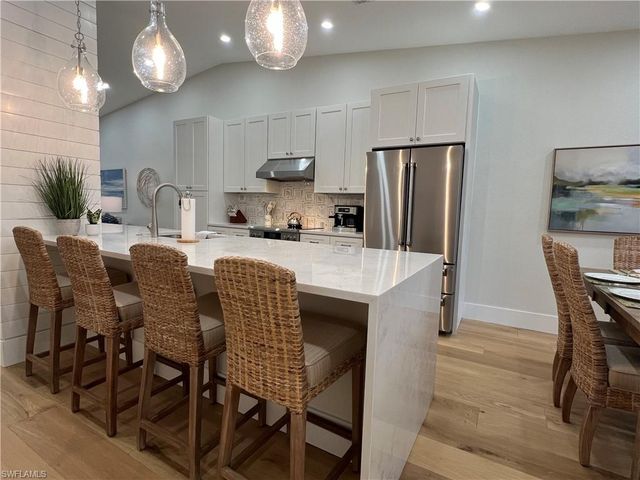 7087 Barrington CIR 201, Naples, FL 34108