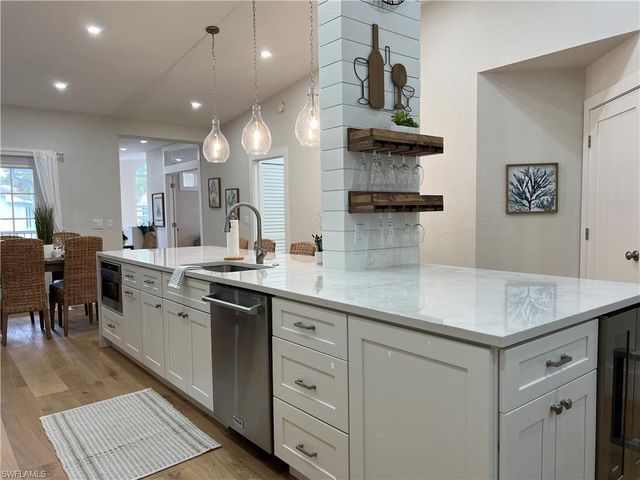 7087 Barrington CIR 201, Naples, FL 34108