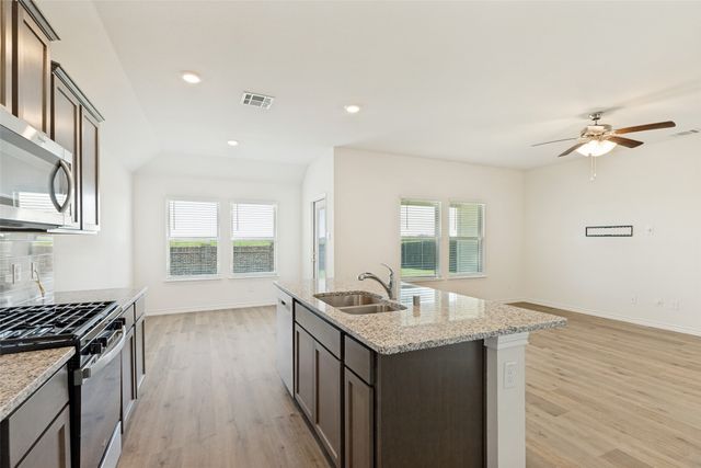 625 Summit Pass Lane, Princeton, TX 75407