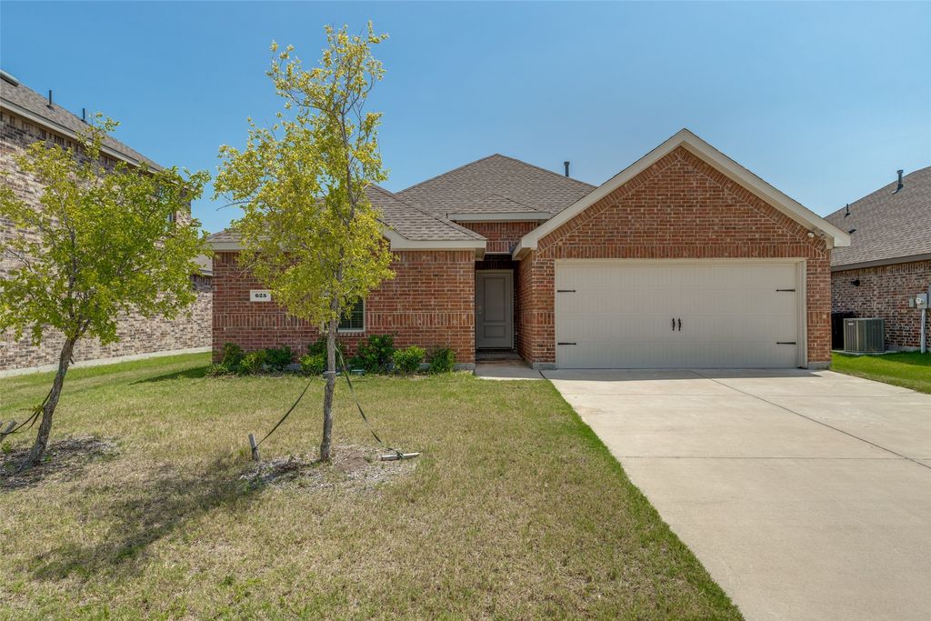 625 Summit Pass Lane, Princeton, TX 75407