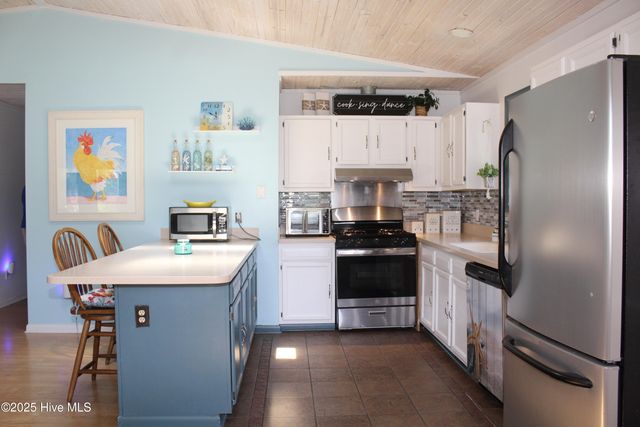504 Greenville Avenue, Carolina Beach, NC 28428