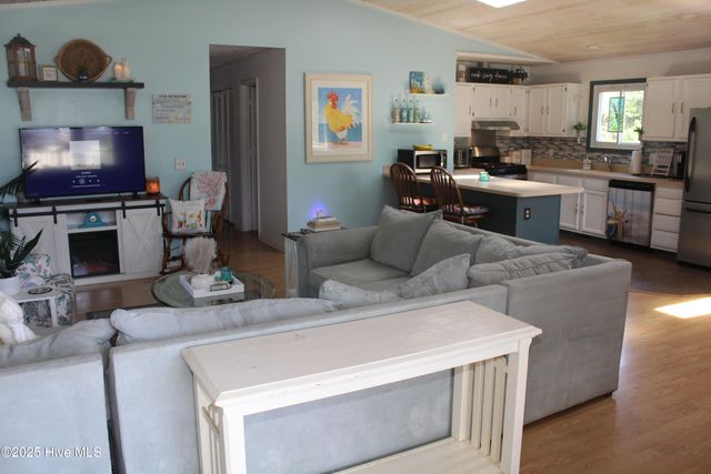 504 Greenville Avenue, Carolina Beach, NC 28428