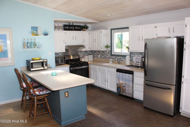 504 Greenville Avenue, Carolina Beach, NC 28428