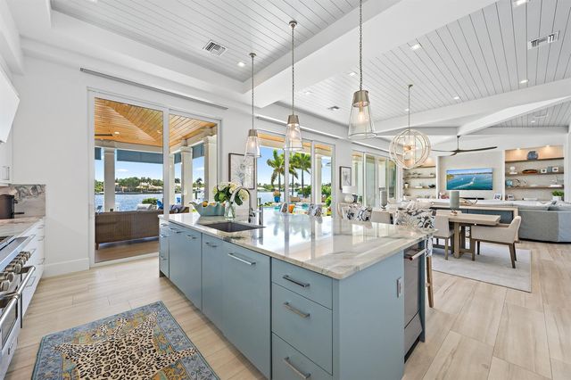 11730 Lake Shore Place, North Palm Beach, FL 33408