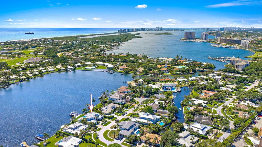11730 Lake Shore Place, North Palm Beach, FL 33408