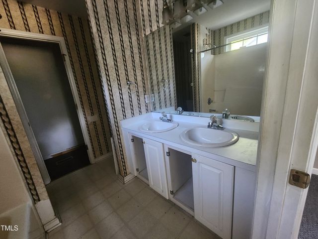 209 Trestlewood Lane, Clayton, NC 27520