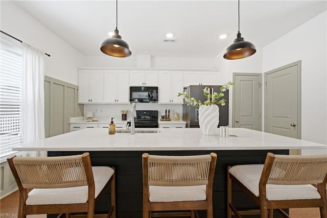 137 Mizzen Quarter LOOP, Yorktown, VA 23693