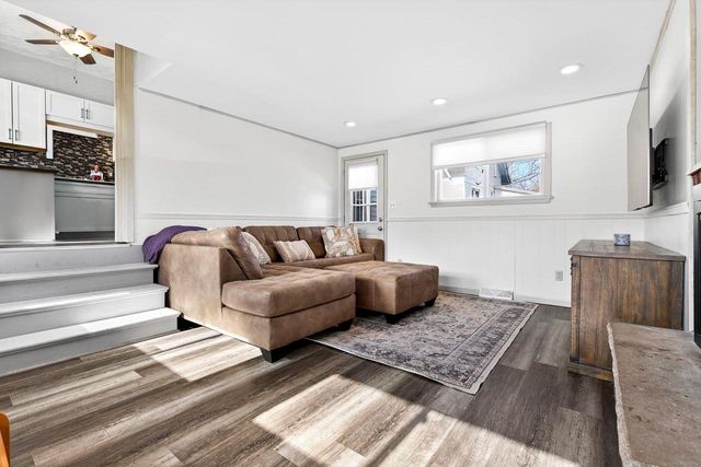 201 5TH STREET, Neenah, WI 54956