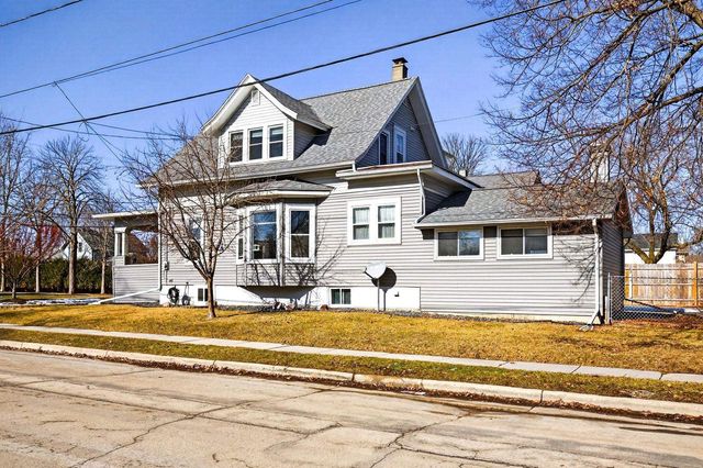 201 5TH STREET, Neenah, WI 54956