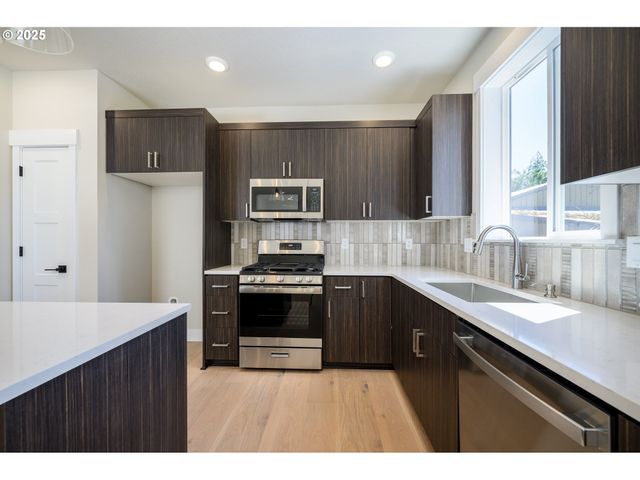 3208 E PROVINCE Ct, Newberg, OR 97132